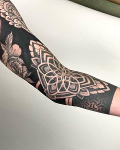 ornamental tattoo - mandala tattoo - blackout - flowers - geometric tattoo - Breda