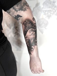 raaf tattoo - raven tattoo - black raven - white raven - realisme - Breda - witchy tattoo -yinyang tattoo - studio zwartzout