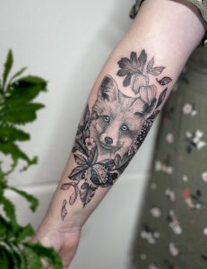fox - fox tattoo - vos tattoo - autumn tattoo - chestnut - pine - lampionnetje - dot shading - autumn