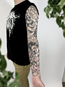 sleeve tattoo - floral sleeve - chrysanthemum tattoo - chrysant - owl - skull tattoo - ornamental - snake tattoo - breda - studio zwartzout - blackout