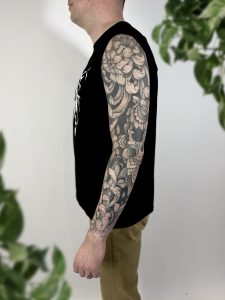 sleeve tattoo - floral sleeve - chrysanthemum tattoo - chrysant - owl - skull tattoo - ornamental - snake tattoo - breda - studio zwartzout - blackout